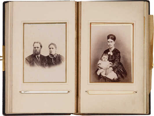 Неизвестный фотограф. Семейный альбом фотографий из архива художника Анатолия Алексеевича Толоконникова
